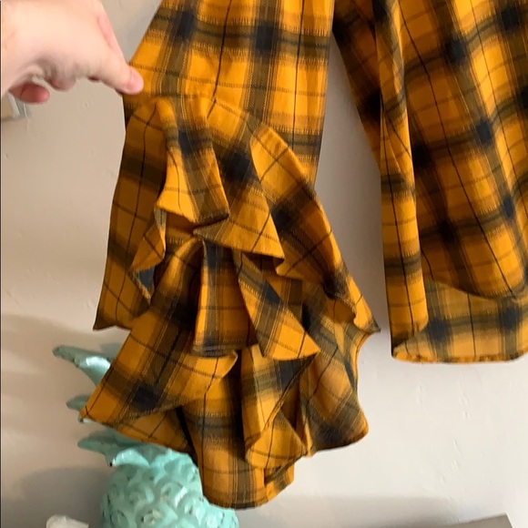 Yellow and black long sleeve top - Picture 2 of 4